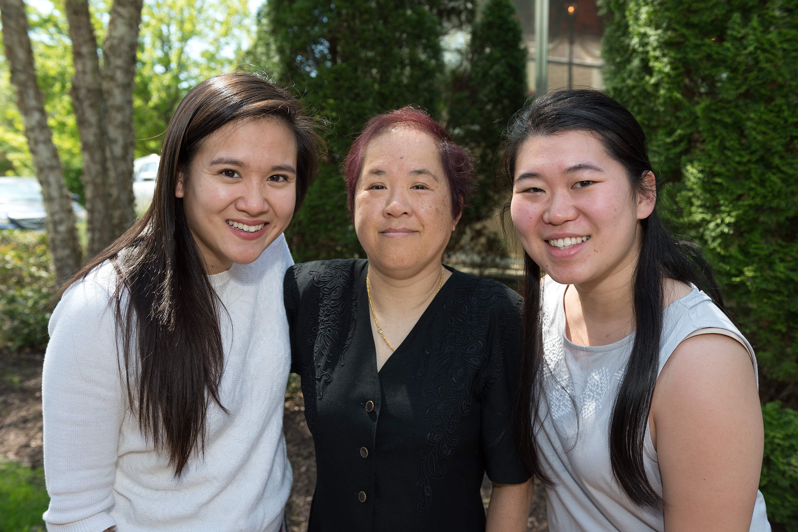 The Class of 2020’s Paula Nguyen (left) and her classmate Sonia Rutten (right) recently met Mary Ding to learn about the life and career of Lillian Chan Ding, M’53, who established a scholarship that supports students who have an interest in service to others as shown by extracurricular volunteerism.