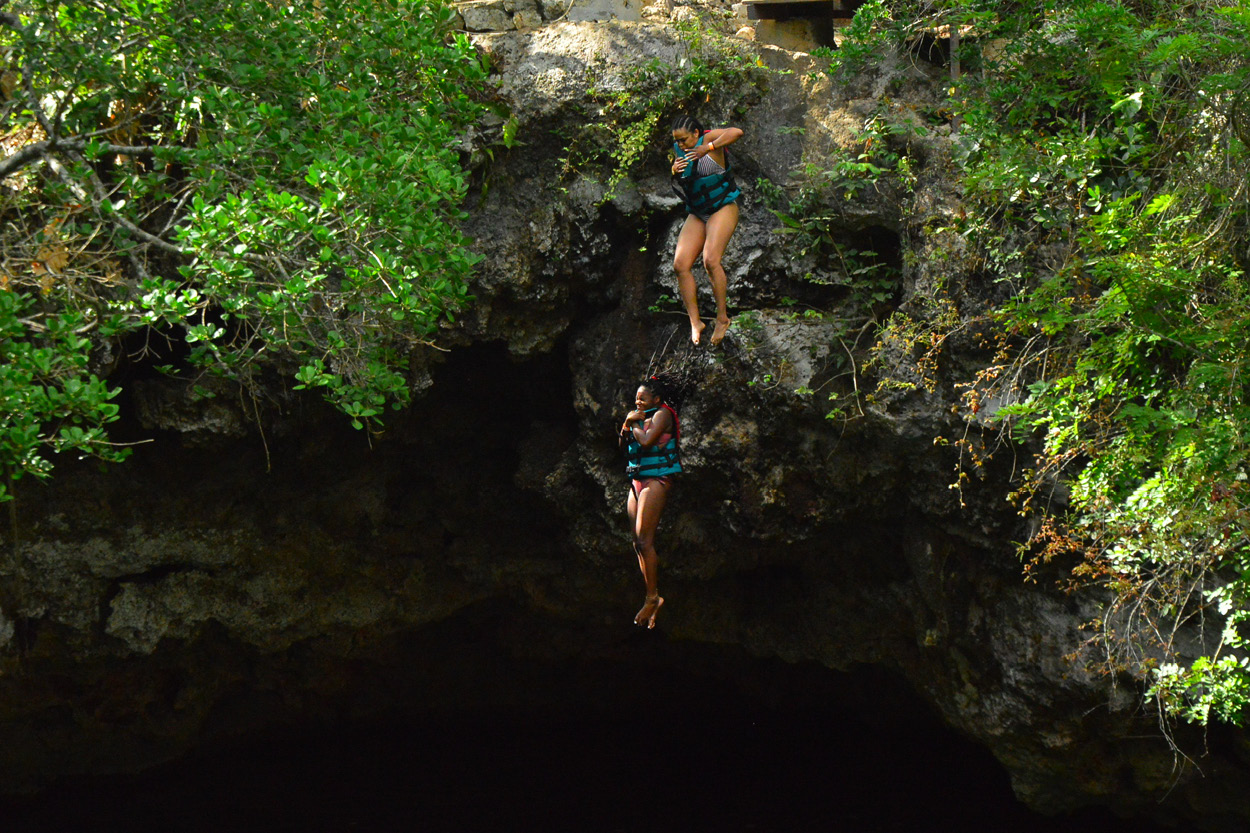  Jewel Washington jumped off a 21-foot cliff into a natural lagoon in Cancun, Mexico. 