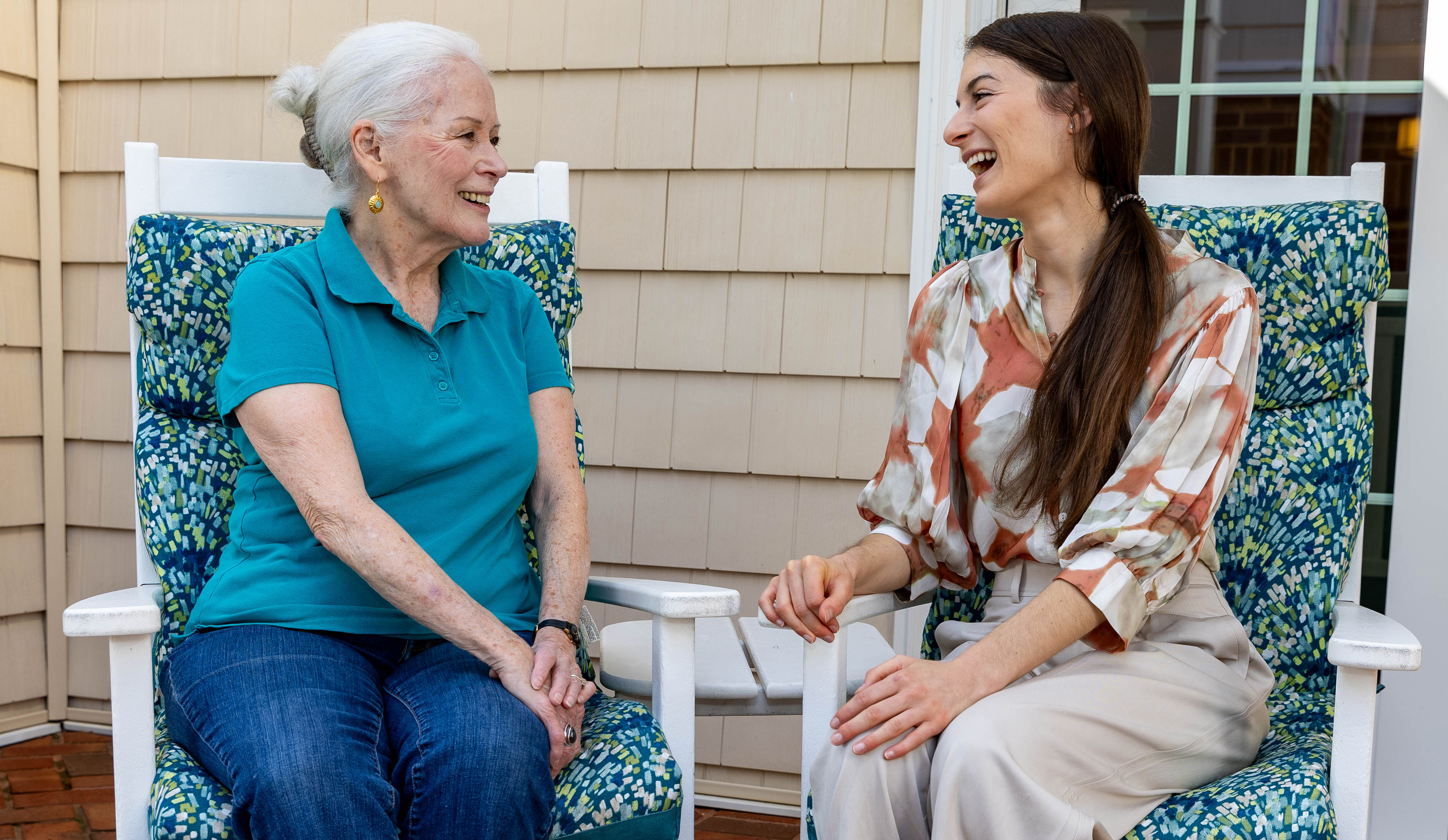 The Class of 2026’s Jessica C. Dahringer (right) loved connecting with 87-year-old Alice Warner as part of a senior mentoring program matching medical students with adults who are aging in place independently. <a href="https://medschool.vcu.edu/news/search/the-forgotten-population-a-growing-need-for-geriatricians.html">Learn more about how the School of Medicine is ensuring every doctor learns geriatrics</a>. (Photo by Skip Rowland)