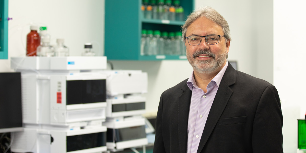 Richard Marconi, Ph.D., in the Department of Microbiology and Immunology (Photo by Sha Aguado, VCU School of Medicine) 