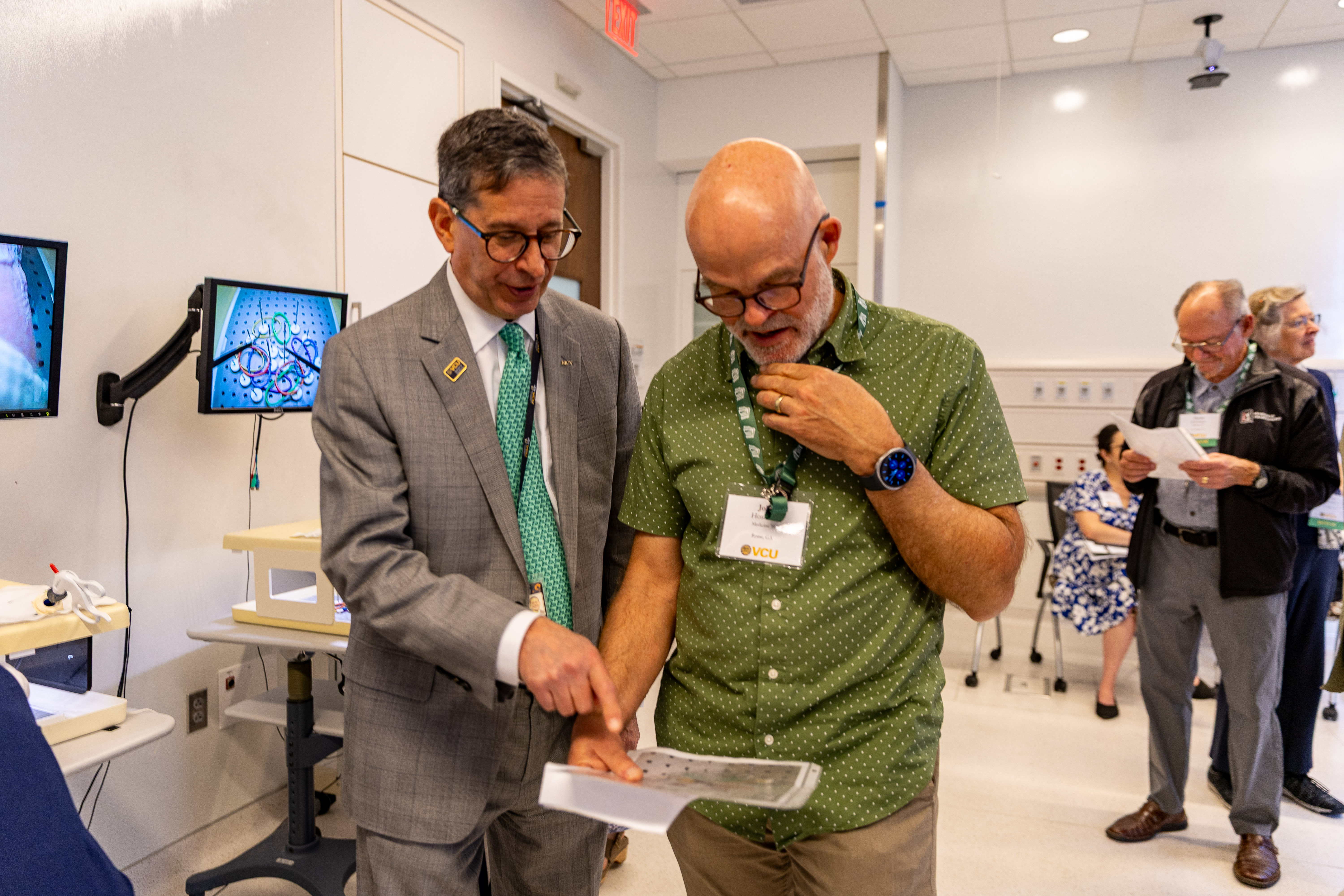  Stephen Kates, M.D., left, participates in hands-on activity with alumnus. 
